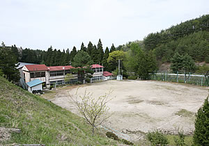 Effective utilization of buildings: the former Higashiyama Municipal Elementary School